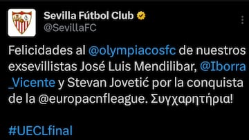 La felicitación del Sevilla a Mendilibar e Iborra, el año pasado.