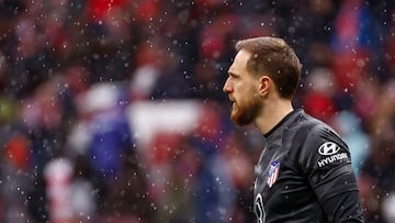 MADRID, 03/03/2024.- El portero del Atlético de Madrid Jan Oblak durante el partido de la jornada 27 de LaLiga EA Sports entre el Atlético de Madrid y el Betis, este domingo en el estadio Cívitas Metropolitano en Madrid.- EFE/Daniel González
