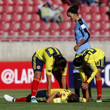 El equipo colombiano venció 7-0 a Uruguay en el debut en la Copa América Femenina con póquer de Catalina Usme y goles de Yoreli Rincón, Daniela Montoya e Isabella Echeverri.