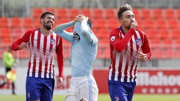 Darío Poveda celebra uno de los goles del Atlético.