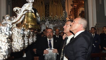 El actor Antonio Banderas homenaje&oacute; a su madre en su visita a la Semana Santa de M&aacute;laga.