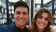 Alfred Garc&iacute;a y Amaia Romero sonriendo en la academia de Operaci&oacute;n Triunfo durante su paso por el concurso