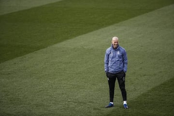 Zidane oversees Real Madrid's last training session before Wednesday's Champions League clash.