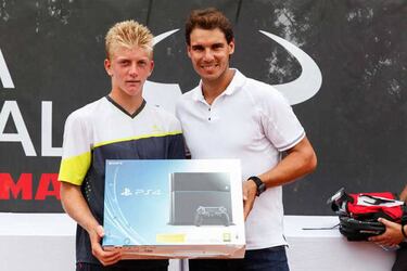 Los espa?oles Kuhn y Davidovich brillan en el torneo j¨²nior