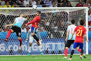 Spain favourites to win Euro 2016 after stylish Turkey win