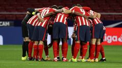 Los jugadores del Atlético de Madrid momentos antes comenzar el encuentro.