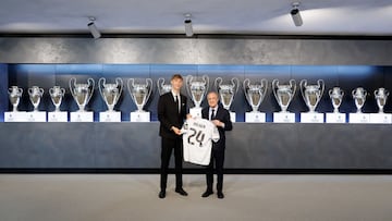 Florentino Pérez y Dean Huijsen, en la presentación del nuevo jugador del Real Madrid.