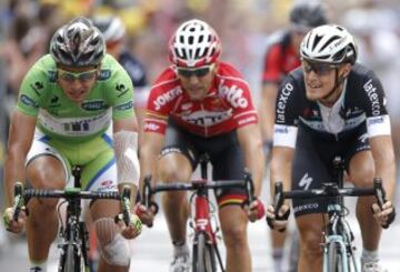 Matteo Trentin y Peter Sagan tras entrar en meta. 