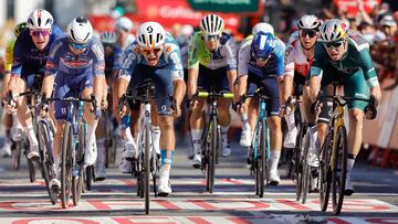 Pavel Bittner bate a Wout van Aert en Sevilla, final de la quinta etapa de la Vuelta a Espa?a.