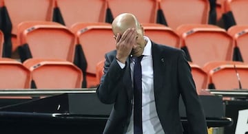 Zidane se lamenta en Mestalla.