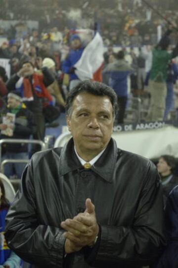 El mejor futbolista chileno de todos los tiempos estuvo a cargo de los planteles de Palestino y S. Wanderers en su momento. Sin embargo, no le fue bien y no logró extender su carrera como DT.