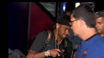 El gesto serio de Neymar en la llegada del Barça a USA