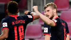 Los jugadores del RB Leipzig, Christopher Nkunku y Timo Werner, durante un partido.