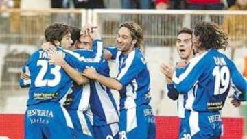 <b>A CELEBRARLO.</b> La plantilla quiere entrar en Europa y celebrarlo con los sufridos afi cionados.