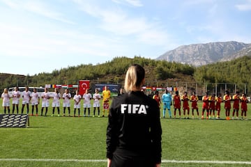 Las 15 fotos que grafican la contundente goleada de Chile