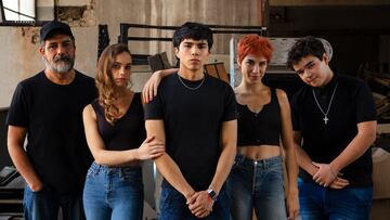 Baby Bandito S1. (L to R) Pablo Macaya, Francisca Armstrong, Nicolás Contreras, Carmen Zabala, Lukas Vergara, in Baby Bandito S1. Cr. Pedro Rojas / Netflix © 2023.