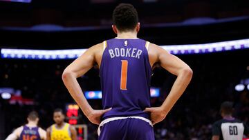 Devin Booker, durante un partido de la NBA con Phoenix Suns