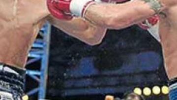 <b>POLÉMICO. </b>Carrera y Castillejo, en el combate del 2 de diciembre.