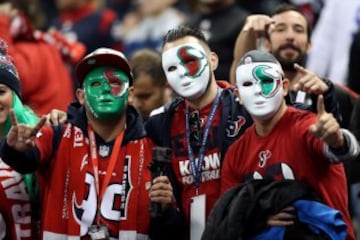 El color de la afición de la NFL en en el Estadio Azteca