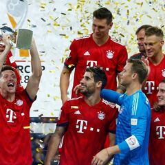 Hat-trick de Lewandowski y primer título para Kovac