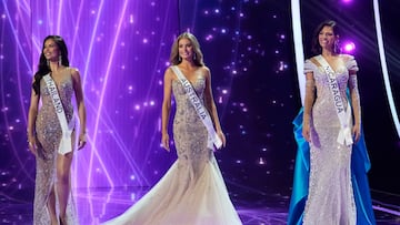 Miss Tailandia Anntonia Porsild, Miss Australia Moraya Wilson y Miss Nicaragua Sheynnis Palacios, las tres finalistas, participan en el 72º concurso Miss Universo en San Salvador.
