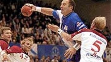 <b>ANSIOSO POR JUGAR.</B> Kiselev puede quedarse sin jugar otra semana.