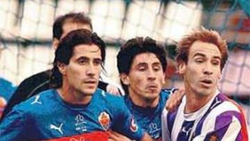 <b>SIN GOL. </b>Gastón Casas y Peragón no pudieron marcar ni evitar la derrota del Elche.