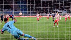 LEIPZIG, GERMANY - APRIL 07: Juan Musso of Atalanta B.C. saves a penalty taken by Andre Silva of RB Leipzig during the UEFA Europa League Quarter Final Leg One match between RB Leipzig and Atalanta at Football Arena Leipzig on April 07, 2022 in Leipzig, Germany. (Photo by Boris Streubel - UEFA/UEFA via Getty Images)