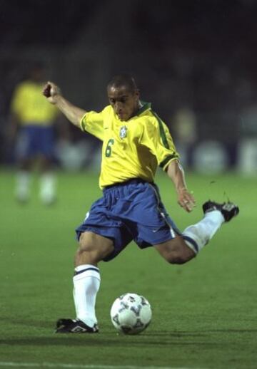 10 de abril de 1973: Nace el ex futbolista brasileño Roberto Carlos.