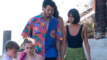 Lo que era un secreto a voces terminó confirmándose. Los artistas Aitana y Sebastián Yatra se convirtieron en pareja tras la sonada ruptura de la cantante con el actor Miguel Bernadeau. Aunque no lo confirmaban, tampoco se escondían, hasta que hace unas semanas el colombiano sorprendió con unas declaraciones en las que decía que ambos estaban solteros y que siempre serían buenos amigos.