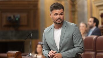 El portavoz de ERC en el Congreso, Gabriel Rufián, interviene durante un pleno extraordinario en el Congreso de los Diputados, a 11 de julio de 2024, en Madrid (España). El Pleno del Congreso debate hoy las enmiendas de totalidad con texto alternativo registradas respectivamente por Vox y Podemos a la reforma de la Ley del Poder Judicial (LOPJ) y el Estatuto del Ministerio Fiscal pactada por PP y PSOE en el marco de su acuerdo para renovar el Consejo General del Poder Judicial (CGPJ) tras más de cinco años de bloqueo.
11 JULIO 2024;PLENO;CGPJ;JUSTICIA
Eduardo Parra / Europa Press
11/07/2024