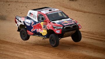 Al Attiyah con el Toyota en el Dakar. 