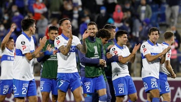 Futbol, Universidad Catolica vs Sporting Cristal.
Copa Libertadores 2022.
Los jugadores de Universidad Catolica celebran el triunfo contra Sporting Cristal luego del partido por el grupo H de la Copa Libertadores realizado en el estadio San Carlos de Apoquindo, Santiago, Chile.
12/04/2022
Dragomir Yankovic/Photosport

Football, Universidad Catolica vs Sporting Cristal.
2022 Copa Libertadores Championship.
Universidad CatolicaÕs players celebrate after winning against Sporting Cristal after the match of group H of the Copa Libertadores championship held at the San Carlos de Apoquindo stadium in Santiago, Chile.
04/12/2022
Dragomir Yankovic/Photosport