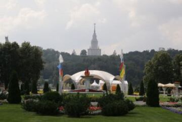 Vista general de los terrenos exteriores Olimpiski antes de los Campeonatos del Mundo de atletismo