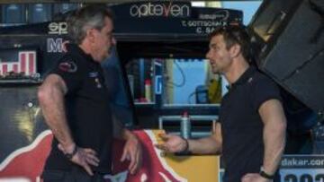 Sainz y Loeb, ayer en Salta. Once títulos mundiales de rallys les contemplan.