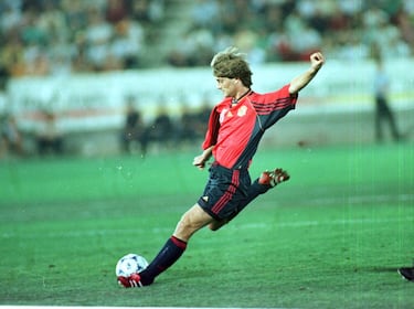 Tiene  la carrera de Periodismo.