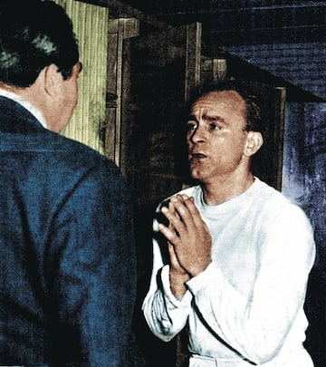 Seguramente la salida más traumática fue la salida del que ha sido su santo y seña a lo largo de su largo siglo de existencia: Alfredo Di Stéfano. El delantero había llegado en 1953 y saldría del club blanco 11 años después, en el verano de 1964, tras una dura bronca con el técnico Miguel Muñoz tras perder en Viena la final de la Copa de Europa ante el Inter (3-1). Días después, los blancos tenían que medirse al Atlético en la Copa. Muñoz decidió no convocar a Di Stéfano sin justificación y a la estrella le sentó como un tiro. Enterado Bernabéu, intervino para fortalecer al entrenador. Tras una dura reunión, Di Stéfano abandonaría la Casa Blanca y ficharía por el Espanyol… Con el tiempo, Florentino recuperó su figura para convertirle en Presidente de Honor.