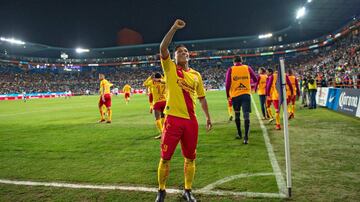 El delantero peruano fue el terror de los defensas durante su periplo en el futbol mexicano. Raúl Ruidíaz jugó con Monarcas Morelia y consiguió el campeonato de goleo en dos ocasiones con los purépechas.