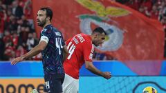 Pavlidis y Otamendi lanzan al Benfica