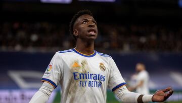 MADRID, 06/11/2021.- El delantero brasileño del Real Madrid, Vinicius Jr., durante el encuentro correspondiente a la jornada trece de primera división que disputan hoy sábado frente al Rayo Vallecano en el estadio Santiago Bernab&eacu