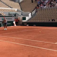 Rafa Nadal ya entrena sobre la arcilla de Roland Garros