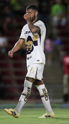 Jose Caicedo of Pumas receives red card during the 10th round match between FC Juarez and Pumas UNAM as part of the Liga BBVA MX, Torneo Apertura 2025 at Olimpico Benito Juarez Stadium, on September 23, 2025 in Ciudad Juarez, Chihuahua, Mexico.