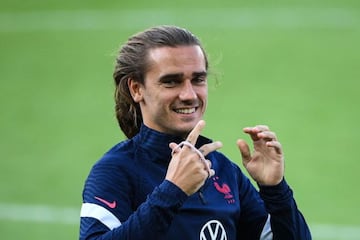 31 August 2021, France, Strassburg: Franc's Antoine Griezmann reacts during a training session of French national soccer team at Meineau stadium ahead of Wednesday's Qatar 2022 World Cup qualifying soccer match against Bosnia and Herzegovina. Photo: Franc