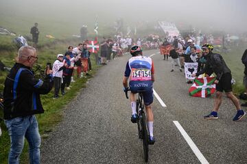 Hugo Houle durante la ascensi車n del Col de Soudet.