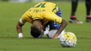 Neymar demostra frustraci&oacute;n tras el empate de Brasil ante Uruguay (2-2).