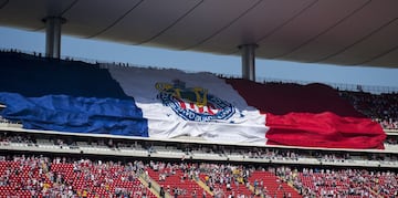 Los aficionados ya calientan el previo a la Final del Clausura 2017 que se disputará en el Estadio Chivas
