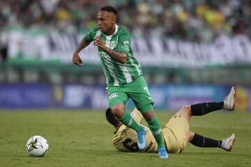 Daniel Muñoz, al minuto 35, anotó el único gol del compromiso en el Atanasio Girardot. Los verdes sumaron tres puntos que los aseguran como líderes del torneo.