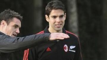 <strong>AYUDA.</strong> Kaká piensa que Beckham ayudará al Milan en sus objetivos.