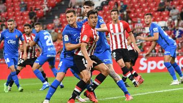 Vivian detr&aacute;s de Dani Garc&iacute;a y Ruiz de Galarreta ante el Mallorca.
  