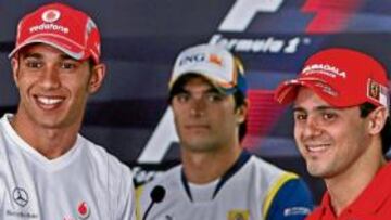 <b>MANO A MANO. </b>Lewis Hamilton y Felipe Massa, durante la rueda de prensa FIA de ayer, se jugarán el título mundial este domingo en Interlagos.